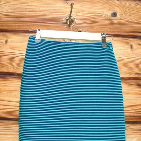 NWOT Opening Ceremony Textured Stretch Pencil Skirt - Picture 6 of 9